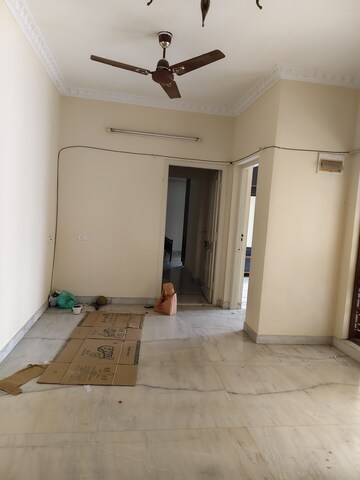 Building Lobby in 3 BHK Builder Floor at Halasuru – for Rent
