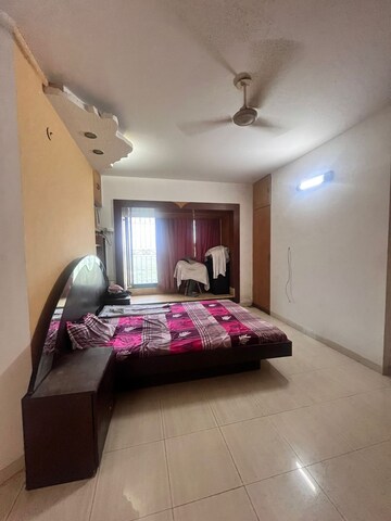 Bedroom in 6 BHK Apartment at Andheri West – for Sale