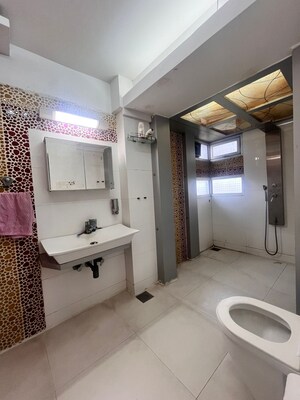 Attached Bathroom in 6 BHK Apartment at Andheri West – for Sale