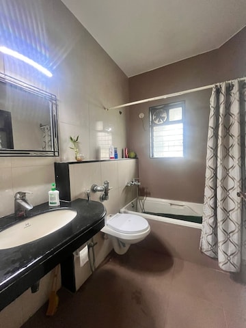 Attached Bathroom in 6 BHK Apartment at Andheri West – for Sale
