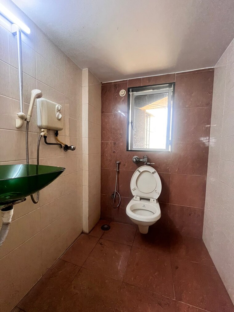 Bathroom, andheri west 6 Bedroom 4500 Sq.Ft. Apartment In Andheri West Mumbai 8920749