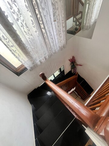 Furnished Amenities in 6 BHK Apartment at Andheri West – for Sale