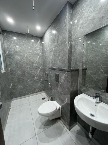 Bathroom in 1 BHK Builder Floor at Sector 42 – for Rent