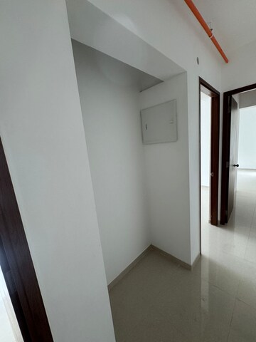 Room in 3 BHK Apartment at Kalpataru Immensa, Kolshet Road – for Rent