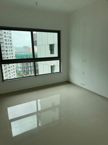 Room in 3 BHK Apartment at Kalpataru Immensa, Kolshet Road – for Rent