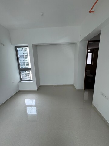 Room in 3 BHK Apartment at Kalpataru Immensa, Kolshet Road – for Rent