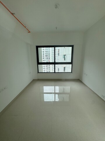 Room in 3 BHK Apartment at Kalpataru Immensa, Kolshet Road – for Rent