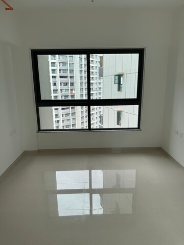 Room in 3 BHK Apartment at Kalpataru Immensa, Kolshet Road – for Rent