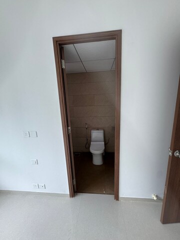 Room in 3 BHK Apartment at Kalpataru Immensa, Kolshet Road – for Rent
