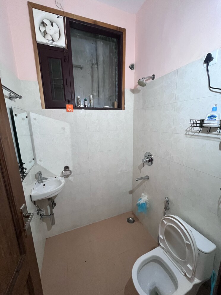 Bathroom, sector 28 4 Bedroom 2700 Sq.Ft. Builder Floor In Sector 28 Gurgaon 8920790