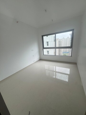 Room in 3 BHK Apartment at Kalpataru Immensa, Kolshet Road – for Sale