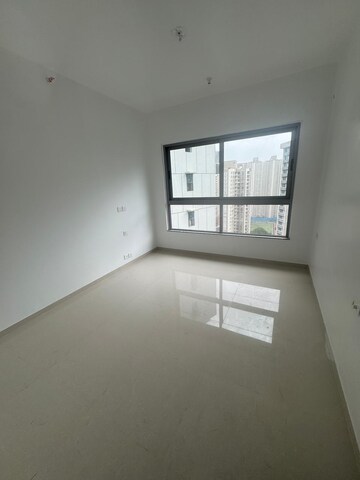 Room in 3 BHK Apartment at Kalpataru Immensa, Kolshet Road – for Sale