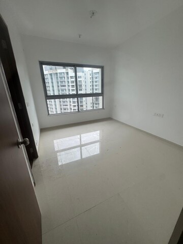 Room in 3 BHK Apartment at Kalpataru Immensa, Kolshet Road – for Sale