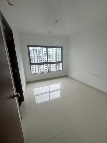 Room in 3 BHK Apartment at Kalpataru Immensa, Kolshet Road – for Sale