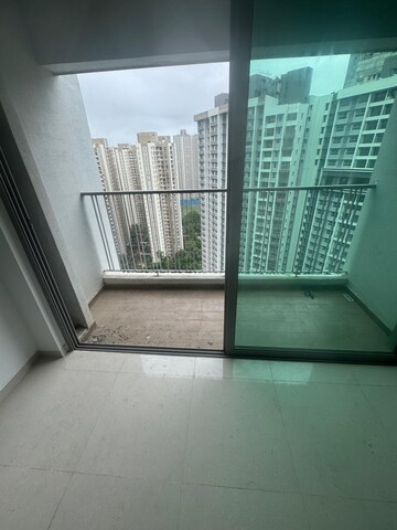Room in 3 BHK Apartment at Kalpataru Immensa, Kolshet Road – for Sale