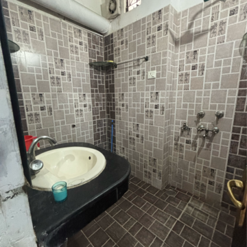 Bathroom in 1 BHK Builder Floor at Saket – for Rent
