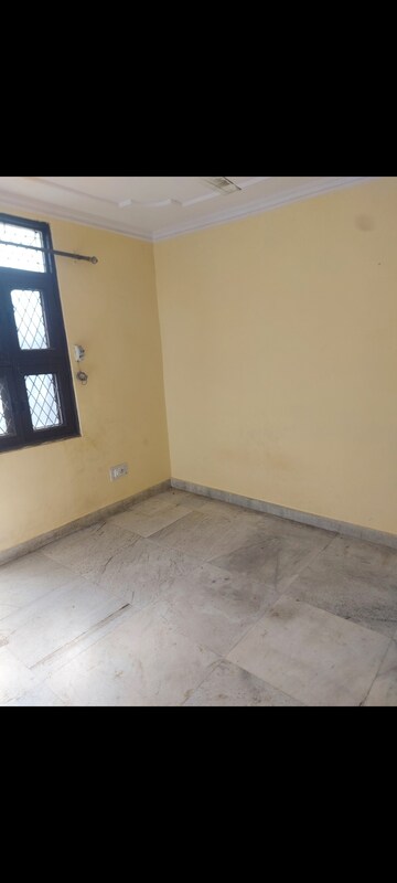 Room in 1 RK Apartment at Shanti Bhawan, Sarita Vihar – for Rent