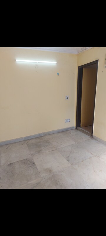 Room in 1 RK Apartment at Shanti Bhawan, Sarita Vihar – for Rent