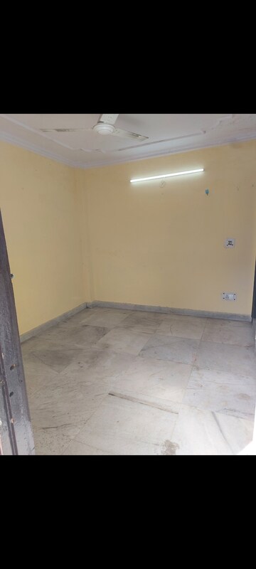 Room in 1 RK Apartment at Shanti Bhawan, Sarita Vihar – for Rent