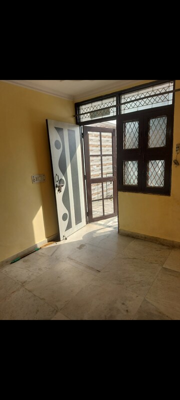 Room in 1 RK Apartment at Shanti Bhawan, Sarita Vihar – for Rent