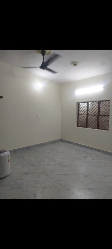 Room in 1 BHK Apartment at Shanti Bhawan, Sarita Vihar – for Rent
