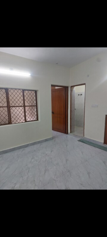 Room in 1 BHK Apartment at Shanti Bhawan, Sarita Vihar – for Rent