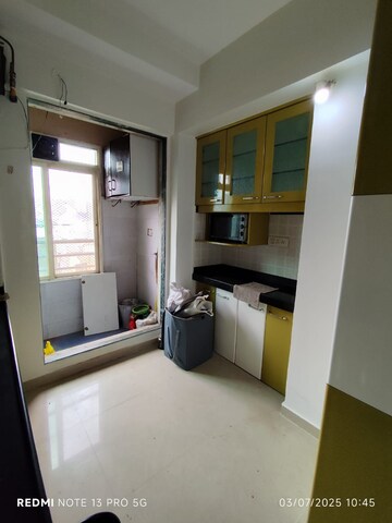 Room in 1.5 BHK Apartment at Mahavir Kalpavruksha, Ghodbunder Road – for Rent