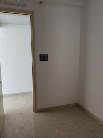 Room in 3.5 BHK Apartment at Marathon Monte South, Byculla West – for Rent