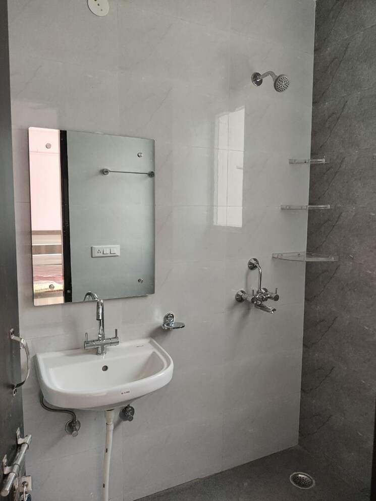 Bathroom, sector 40 2 Bedroom 1349 Sq.Ft. Builder Floor In Sector 40 Gurgaon 8920824