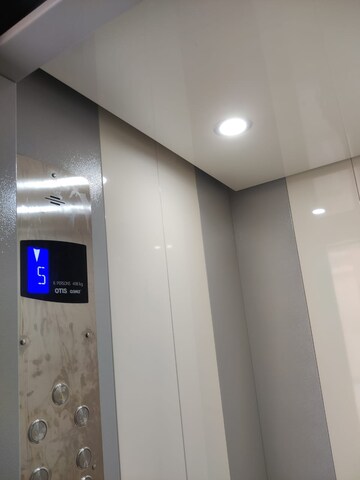 Building Lobby in 2 BHK Builder Floor at Sector 40 – for Rent