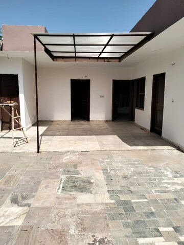 Room in 1 BHK Builder Floor at Sector 38 – for Rent