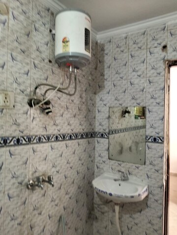 Bathroom in 1 BHK Builder Floor at Sector 38 – for Rent