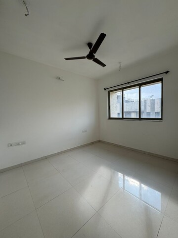 Room in 2 BHK Apartment at PuranikCity Building No D1 D2 & H Chs Ltd, Ghodbunder Road – for Rent