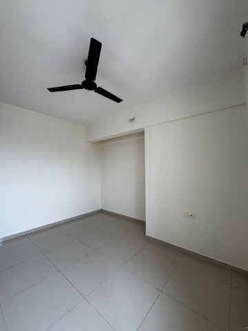 Room in 2 BHK Apartment at PuranikCity Building No D1 D2 & H Chs Ltd, Ghodbunder Road – for Rent