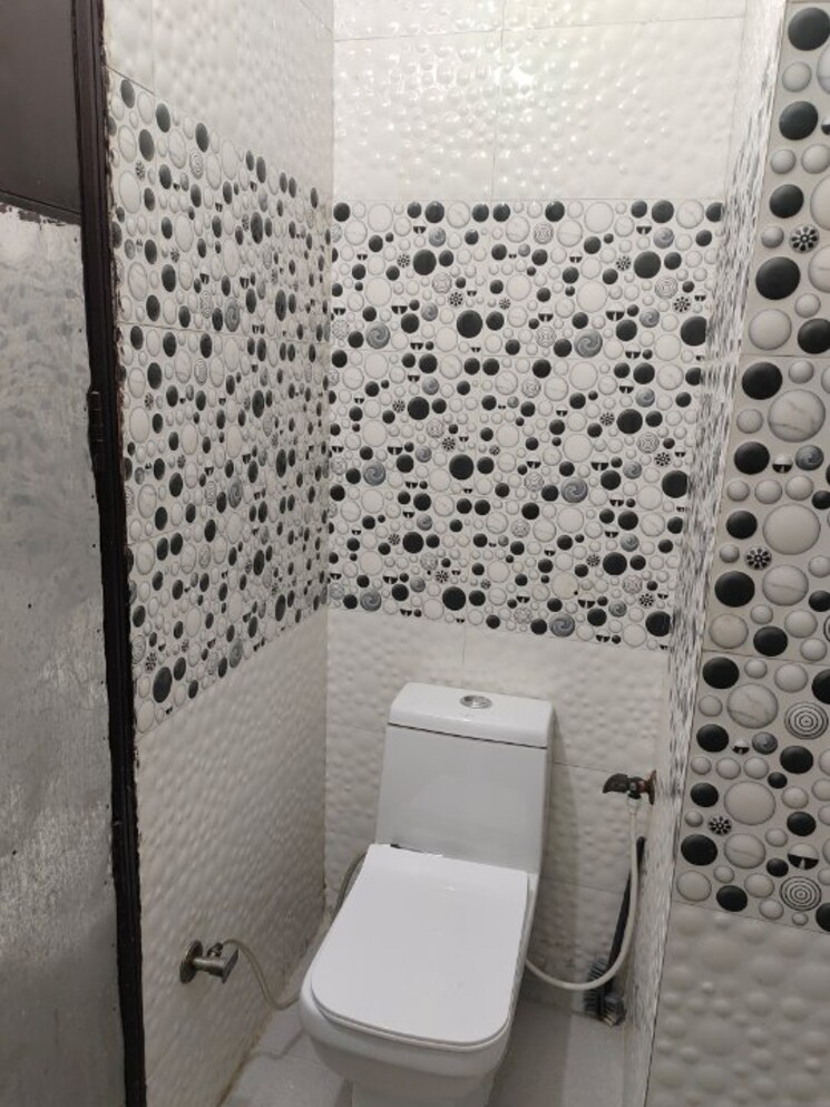 Bathroom, om vihar 2 Bedroom 60 Sq.Yd. Builder Floor In Om Vihar Delhi 8920834