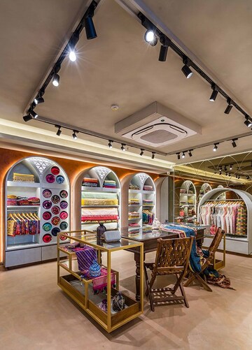  Shop For Rent in Kalakar Street