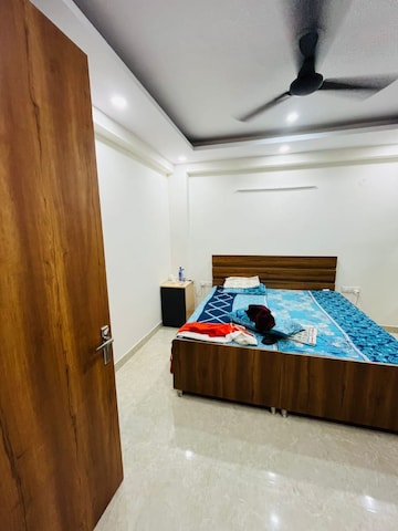 Bedroom in 1 BHK Builder Floor at Sector 40 – for Rent
