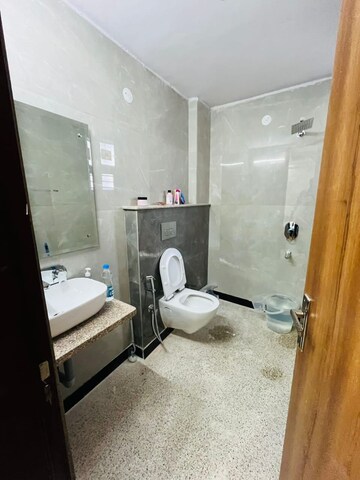 Bathroom in 1 BHK Builder Floor at Sector 40 – for Rent
