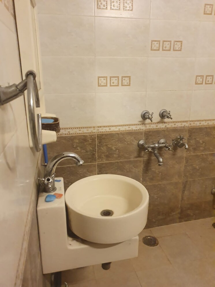 Bathroom, gomti nagar 4 Bedroom 3200 Sq.Ft. Villa In Gomti Nagar Lucknow 8920880