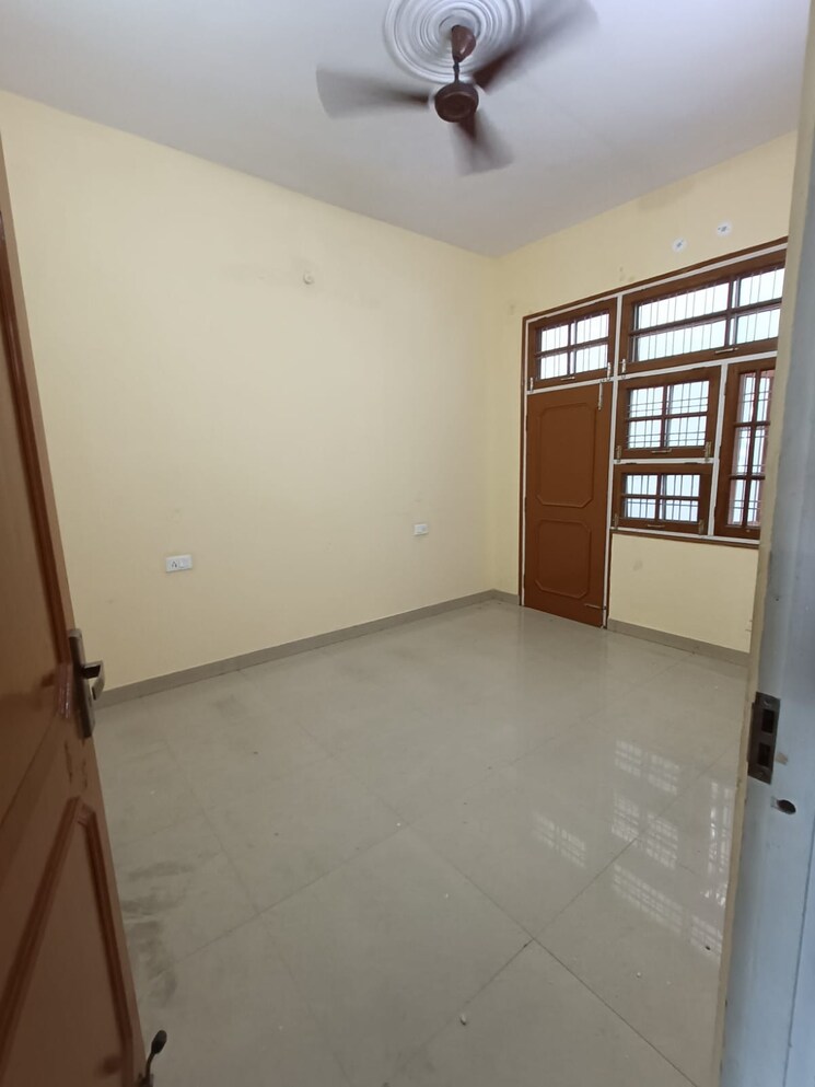 Room, gomti nagar 4 Bedroom 3200 Sq.Ft. Villa In Gomti Nagar Lucknow 8920885