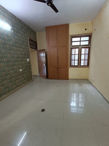 Room in 4 BHK Villa at Gomti Nagar – for Rent