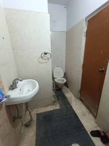 Bathroom in 4 BHK Villa at Gomti Nagar – for Rent