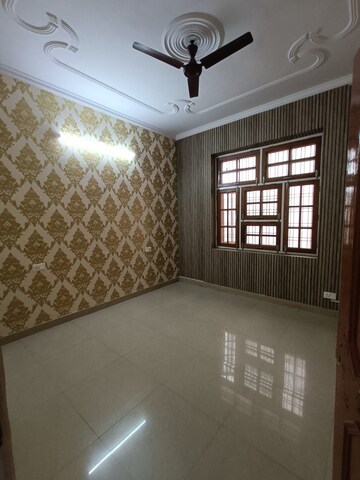 Room in 4 BHK Villa at Gomti Nagar – for Rent