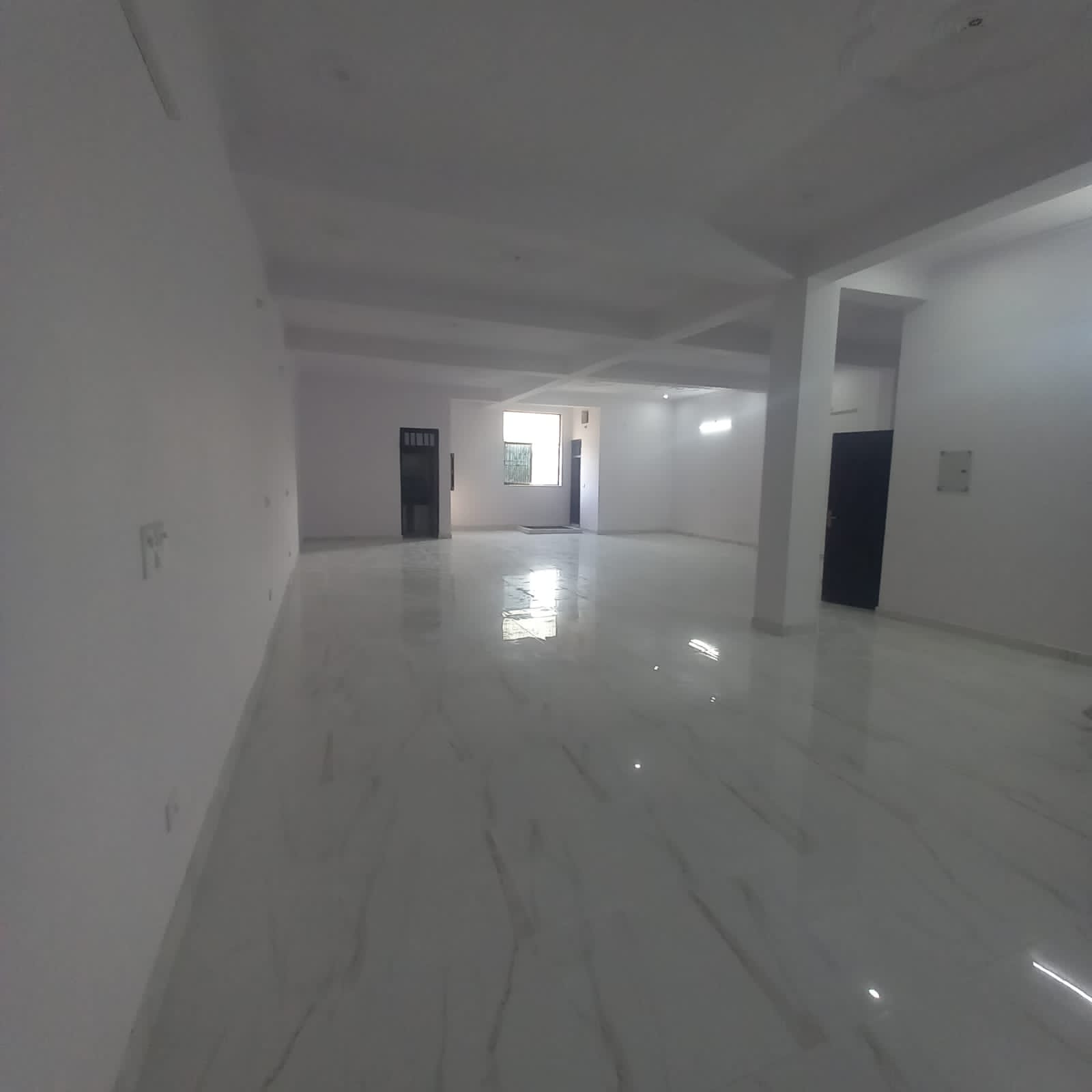 Office Space For Rent in 1800 Sqft Commercial Hall