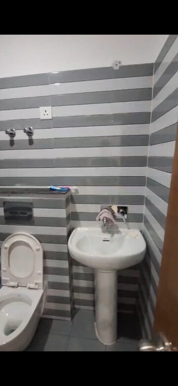 Bathroom in 2 BHK Apartment at Rajpur Road – for Rent