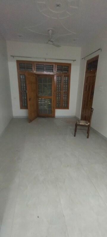 Room in 2 BHK Villa at Gomti Nagar – for Rent