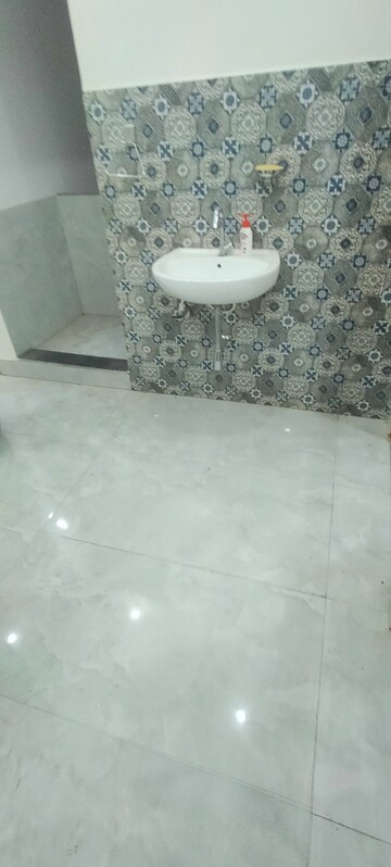 Bathroom in 2 BHK Villa at Gomti Nagar – for Rent