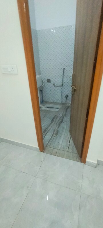 Room in 2 BHK Villa at Gomti Nagar – for Rent