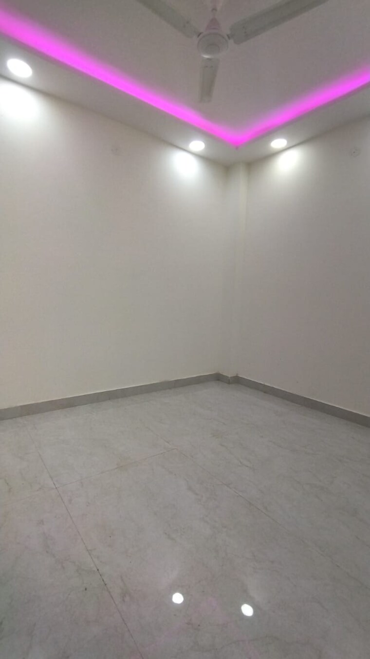 Room, govindpuri 3 Bedroom 900 Sq.Ft. Builder Floor In Govindpuri Delhi 8920926