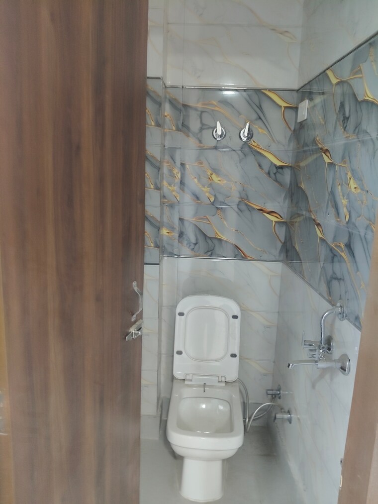 Bathroom, govindpuri 3 Bedroom 910 Sq.Ft. Builder Floor In Govindpuri Delhi 8920936